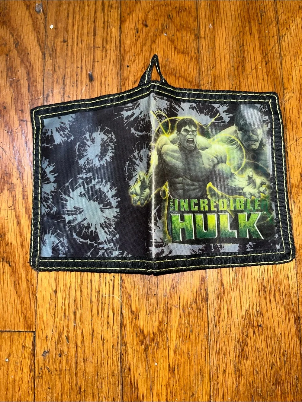 Marvel Incredible Hulk 2008 Retro Graphic Velcro Wallet - Green Black